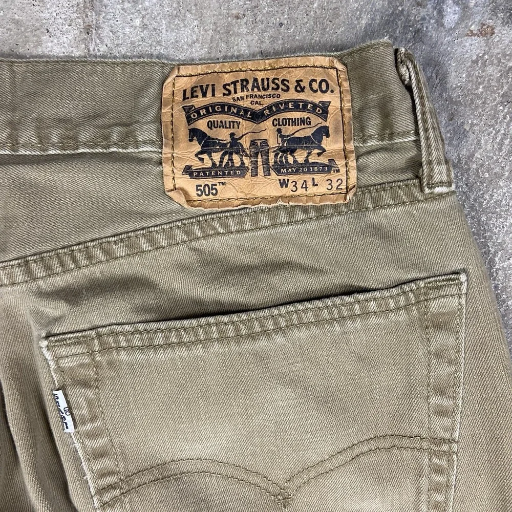 Levi's 505 Jeans Size 34x32 Beige Denim Medium Wash Classic Straight Leg Fit